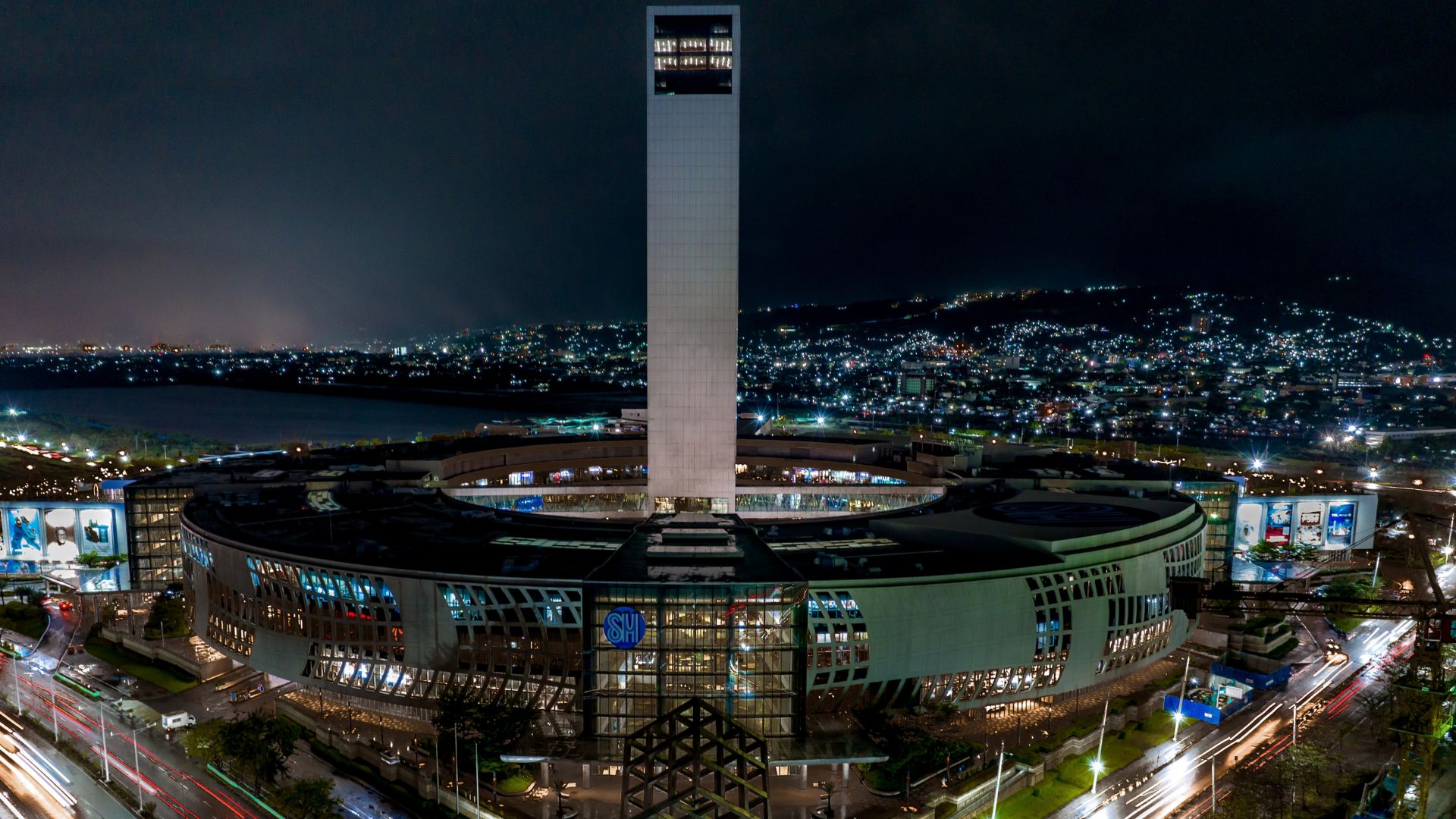 SM Seaside City Cebu and the 86 SM Supermalls nationwide give an hour for Earth by turning off non-essential lights during Earth Hour 2025.