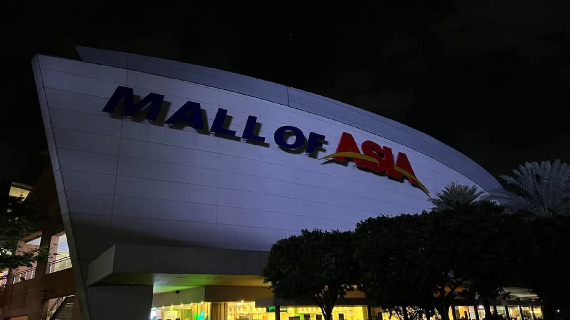 SM Mall of Asia participate in the Global Lights Switch Off to raise awareness about climate change